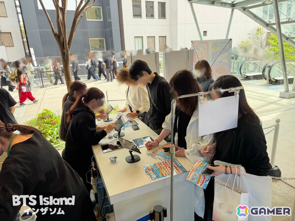 「BTS Island:インザソム」渋谷で行われたオフラインイベントの初週レポートが公開！ラッキードローに長蛇の列、特設フォトスポットも登場の画像3