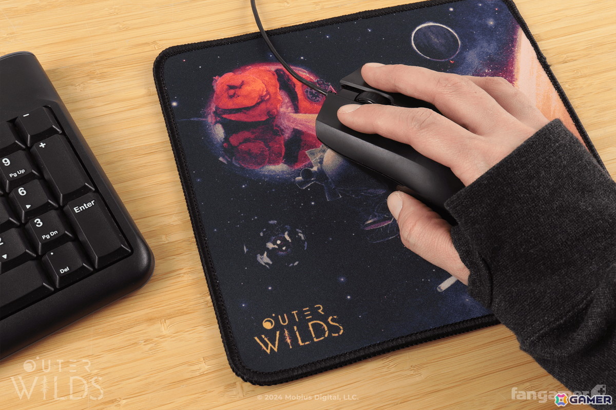 「Outer Wilds」公式コラボのパーカーやぬいぐるみがFangamer Japanより登場！ピンバッジとマウスパッドもラインナップの画像