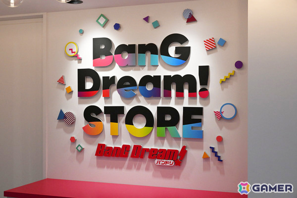 「バンドリ！」初の常設オフィシャルストア「BanG Dream! STORE」内覧会をレポート！描き下ろしのビジュアルや作品の世界観を味わえる内装に注目の画像1