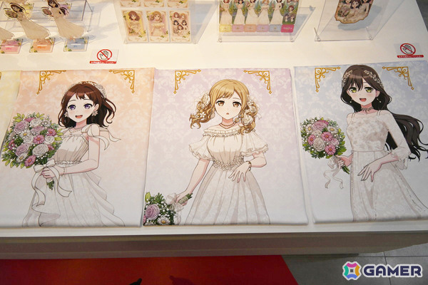 「バンドリ!」初の常設オフィシャルストア「BanG Dream! STORE」内覧会をレポート!描き下ろしのビジュアルや作品の世界観を味わえる内装に注目の画像