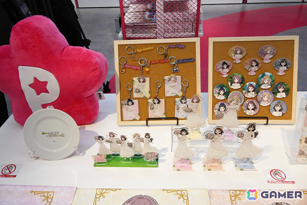 「バンドリ!」初の常設オフィシャルストア「BanG Dream! STORE」内覧会をレポート!描き下ろしのビジュアルや作品の世界観を味わえる内装に注目の画像