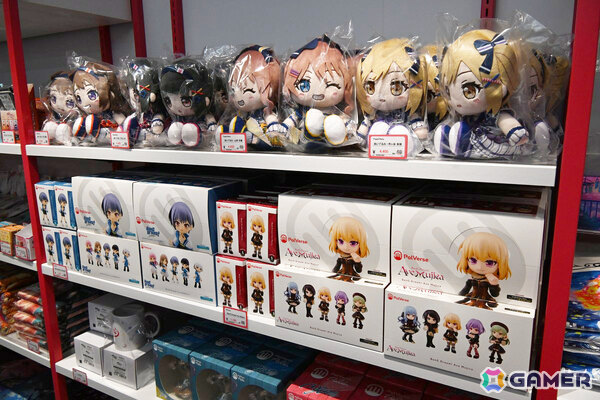 「バンドリ!」初の常設オフィシャルストア「BanG Dream! STORE」内覧会をレポート!描き下ろしのビジュアルや作品の世界観を味わえる内装に注目の画像