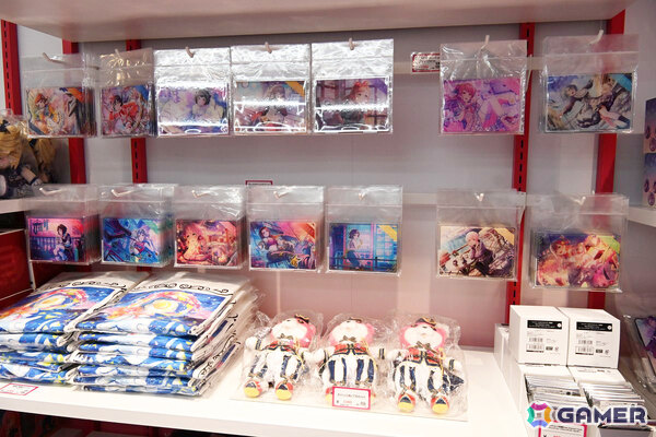 「バンドリ!」初の常設オフィシャルストア「BanG Dream! STORE」内覧会をレポート!描き下ろしのビジュアルや作品の世界観を味わえる内装に注目の画像