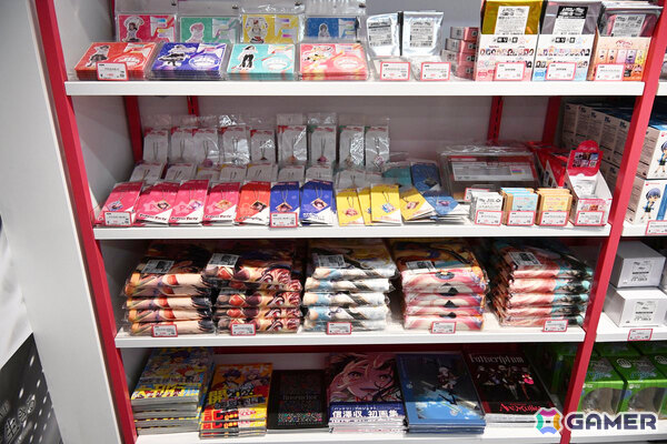 「バンドリ!」初の常設オフィシャルストア「BanG Dream! STORE」内覧会をレポート!描き下ろしのビジュアルや作品の世界観を味わえる内装に注目の画像