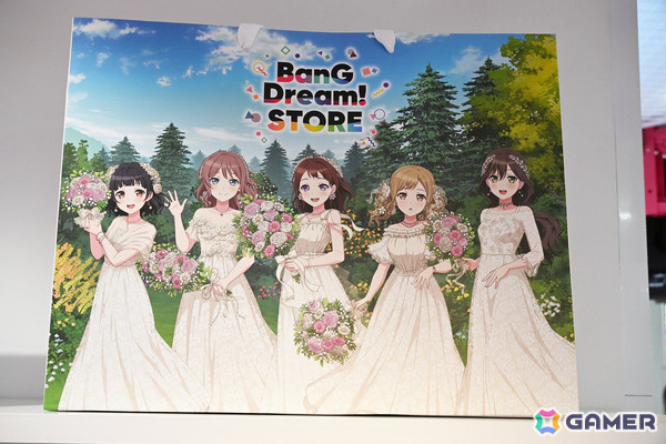 「バンドリ！」初の常設オフィシャルストア「BanG Dream! STORE」内覧会をレポート！描き下ろしのビジュアルや作品の世界観を味わえる内装に注目の画像33