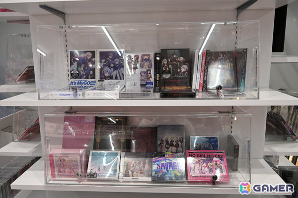 「バンドリ!」初の常設オフィシャルストア「BanG Dream! STORE」内覧会をレポート!描き下ろしのビジュアルや作品の世界観を味わえる内装に注目の画像