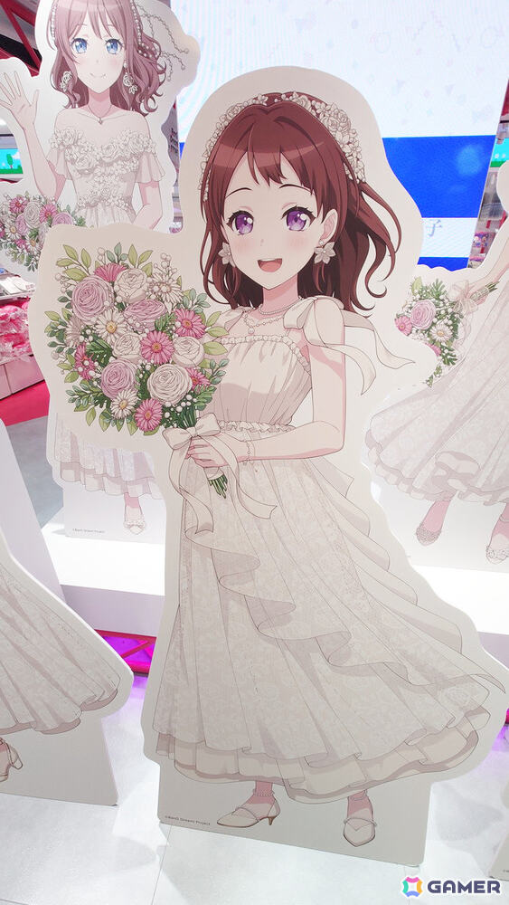 「バンドリ!」初の常設オフィシャルストア「BanG Dream! STORE」内覧会をレポート!描き下ろしのビジュアルや作品の世界観を味わえる内装に注目の画像