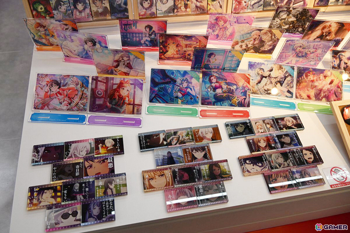 「バンドリ！」初の常設オフィシャルストア「BanG Dream! STORE」内覧会をレポート！描き下ろしのビジュアルや作品の世界観を味わえる内装に注目の画像20