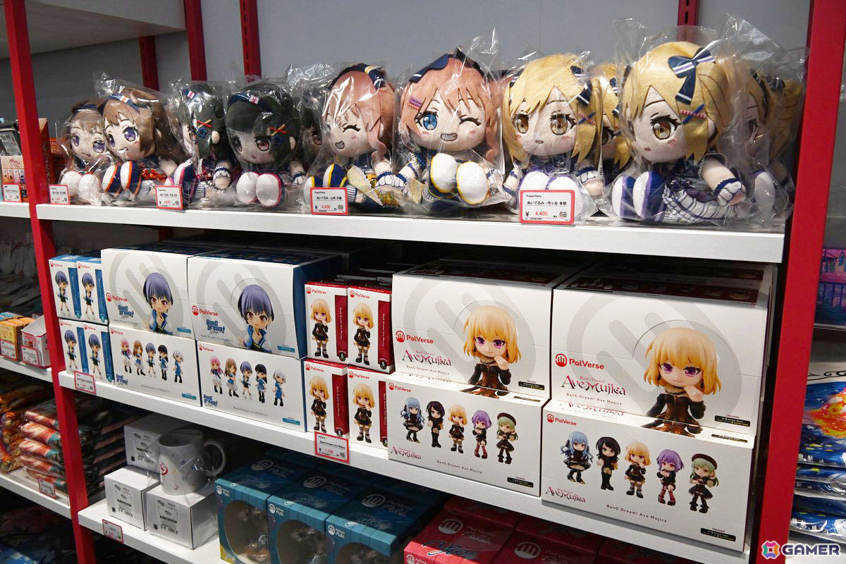 「バンドリ！」初の常設オフィシャルストア「BanG Dream! STORE」内覧会をレポート！描き下ろしのビジュアルや作品の世界観を味わえる内装に注目の画像23