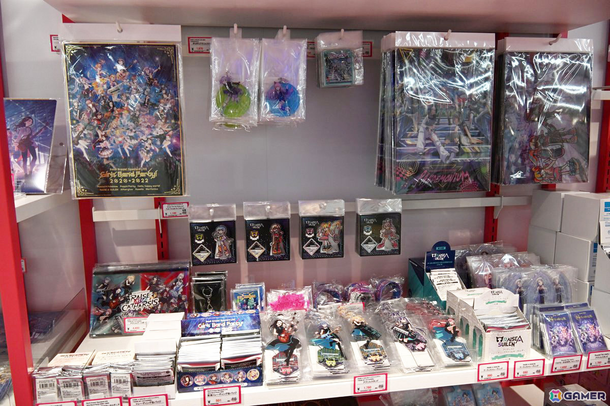 「バンドリ！」初の常設オフィシャルストア「BanG Dream! STORE」内覧会をレポート！描き下ろしのビジュアルや作品の世界観を味わえる内装に注目の画像25