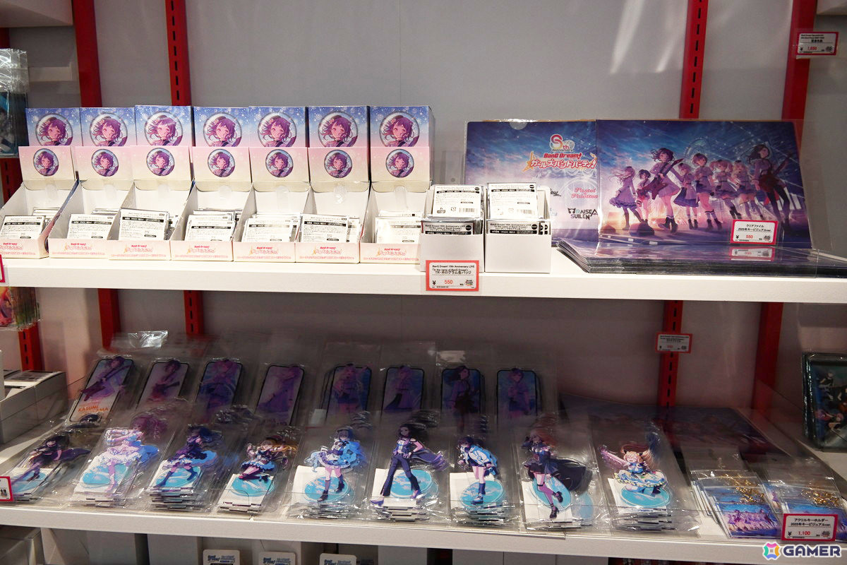 「バンドリ！」初の常設オフィシャルストア「BanG Dream! STORE」内覧会をレポート！描き下ろしのビジュアルや作品の世界観を味わえる内装に注目の画像26