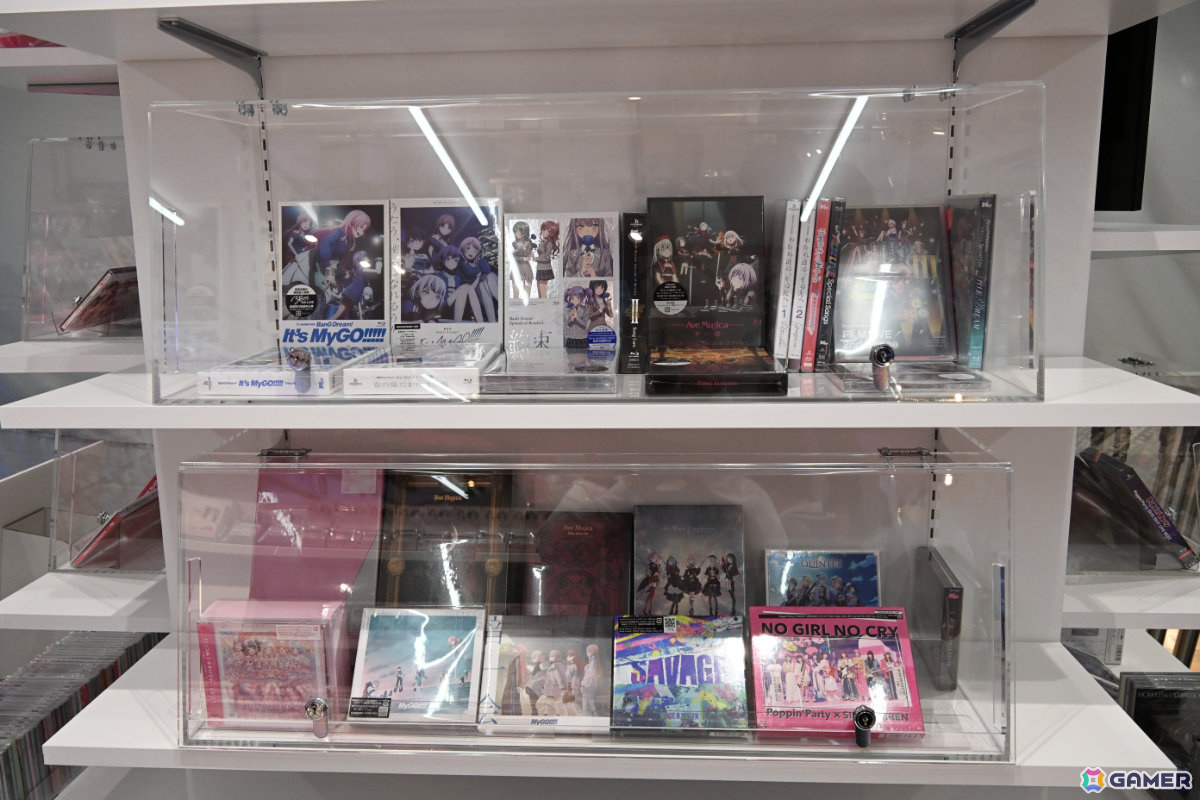「バンドリ！」初の常設オフィシャルストア「BanG Dream! STORE」内覧会をレポート！描き下ろしのビジュアルや作品の世界観を味わえる内装に注目の画像36