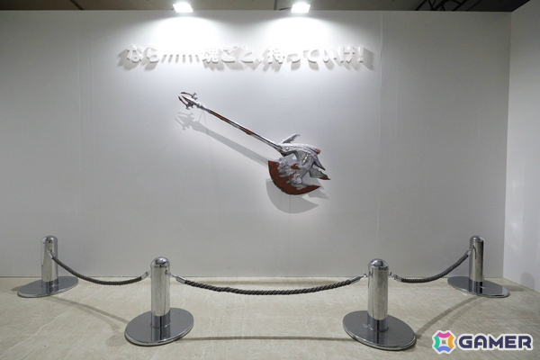 「FFXIV」光の戦士の軌跡展 東京会場のレポートが公開！ニーズヘッグの立体造形やエメトセルクの等身大フィギュア、イマーシブ体験「終焉の戦い」など見どころ満載の画像6