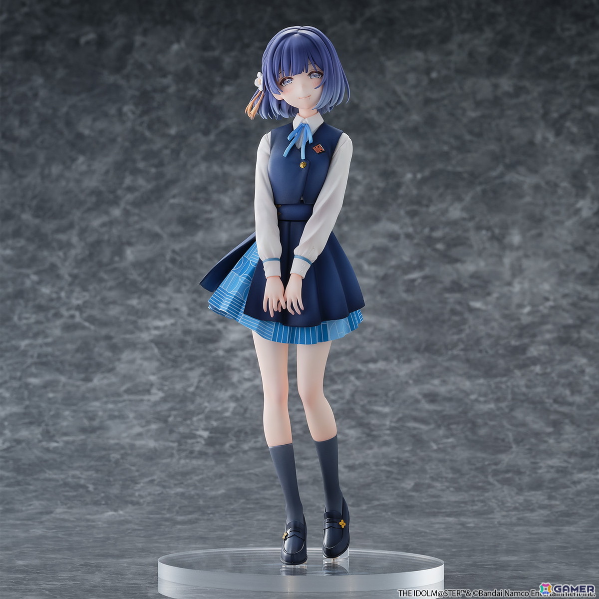 「学マス」世話焼きで柔らかな雰囲気が魅力のアイドル・秦谷美鈴が1/6スケールの完成品フィギュアとなって登場！制服姿で優しく微笑む一瞬を立体化の画像