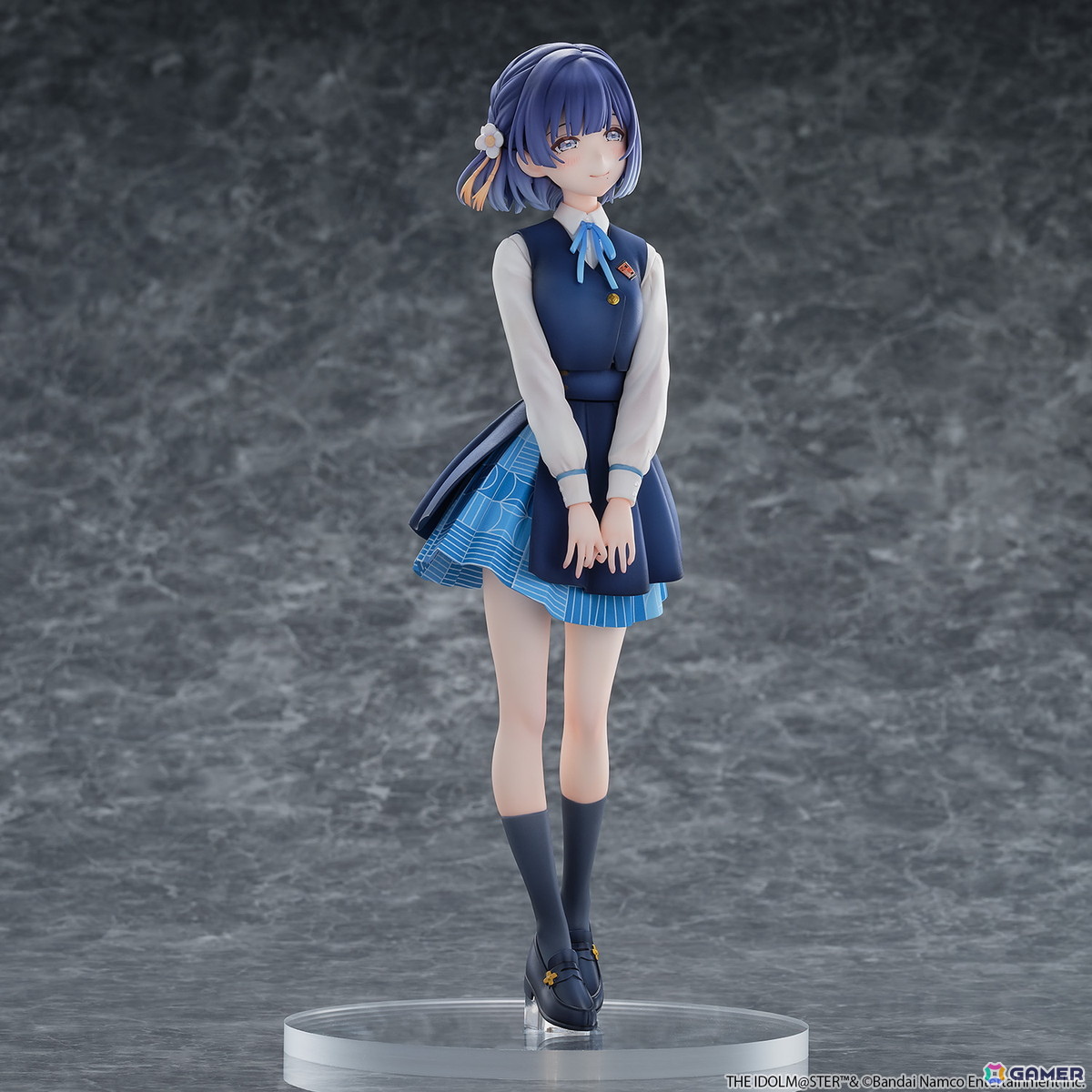 「学マス」世話焼きで柔らかな雰囲気が魅力のアイドル・秦谷美鈴が1/6スケールの完成品フィギュアとなって登場！制服姿で優しく微笑む一瞬を立体化の画像