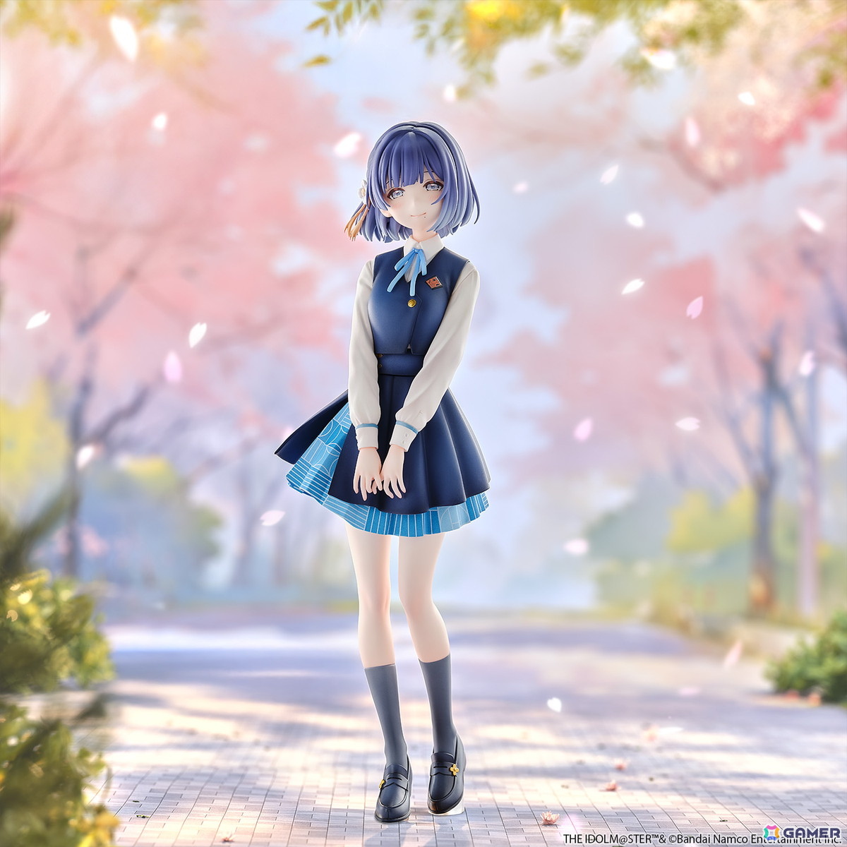 「学マス」世話焼きで柔らかな雰囲気が魅力のアイドル・秦谷美鈴が1/6スケールの完成品フィギュアとなって登場！制服姿で優しく微笑む一瞬を立体化の画像