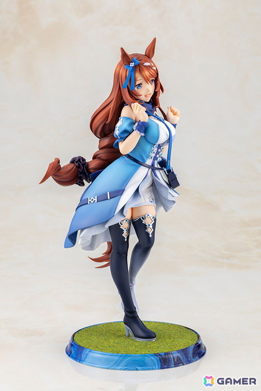 「ウマ娘」甘やかし上手なウマ娘・スーパークリークが立体化！青と白を基調とした勝負服も精緻に再現の画像