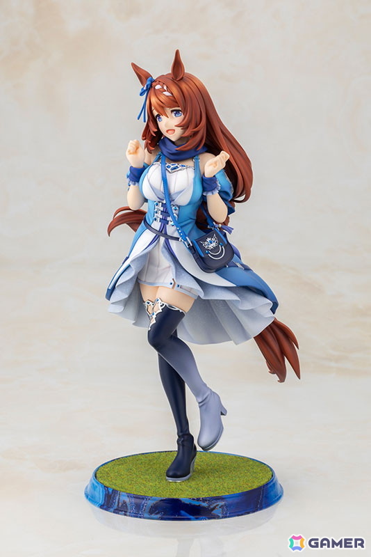 「ウマ娘」甘やかし上手なウマ娘・スーパークリークが立体化！青と白を基調とした勝負服も精緻に再現の画像
