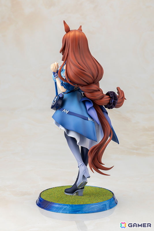「ウマ娘」甘やかし上手なウマ娘・スーパークリークが立体化！青と白を基調とした勝負服も精緻に再現の画像