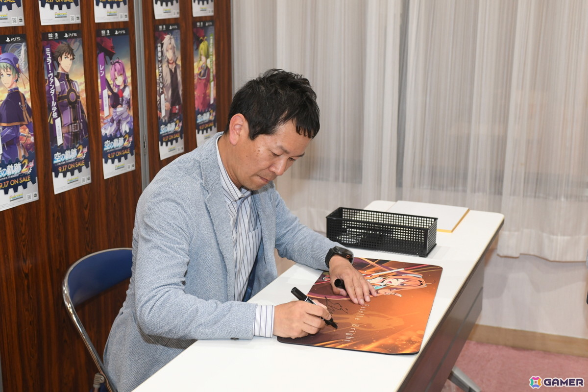 会場では近藤氏によるサイン会も行われた。