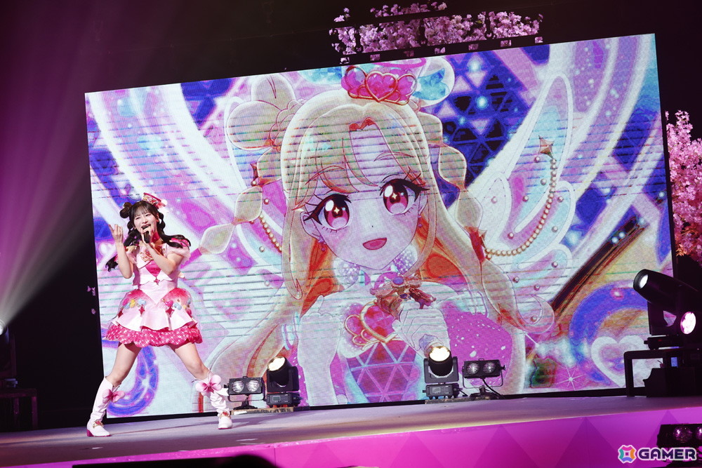 「映画ひみつのアイプリ まんかいバズリウムライブ！」スペシャルイベント Secret Stage ！昼公演オフィシャルレポートが公開！小川華果さん＆叶矢りかさんが初登場の画像