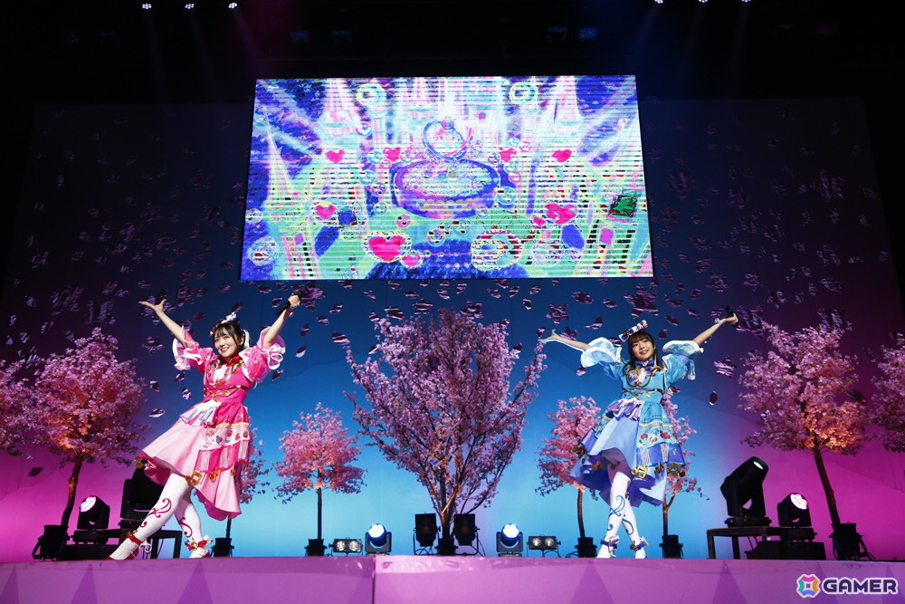 「映画ひみつのアイプリ まんかいバズリウムライブ！」スペシャルイベント Secret Stage ！昼公演オフィシャルレポートが公開！小川華果さん＆叶矢りかさんが初登場の画像