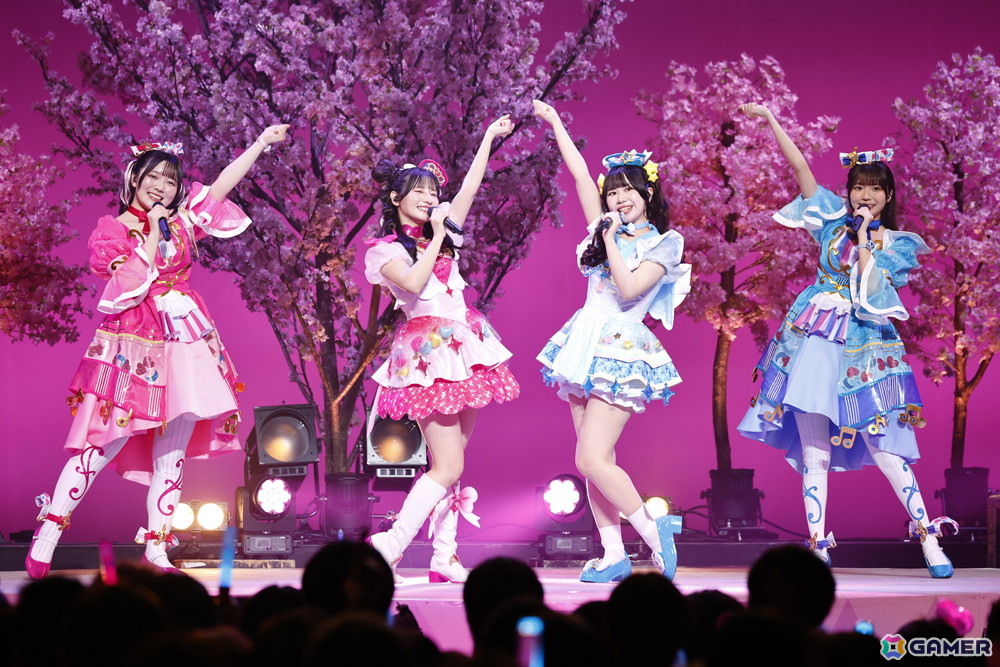「映画ひみつのアイプリ まんかいバズリウムライブ！」スペシャルイベント Secret Stage ！昼公演オフィシャルレポートが公開！小川華果さん＆叶矢りかさんが初登場の画像