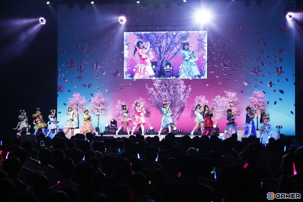 「映画ひみつのアイプリ まんかいバズリウムライブ！」スペシャルイベント Secret Stage ！昼公演オフィシャルレポートが公開！小川華果さん＆叶矢りかさんが初登場の画像