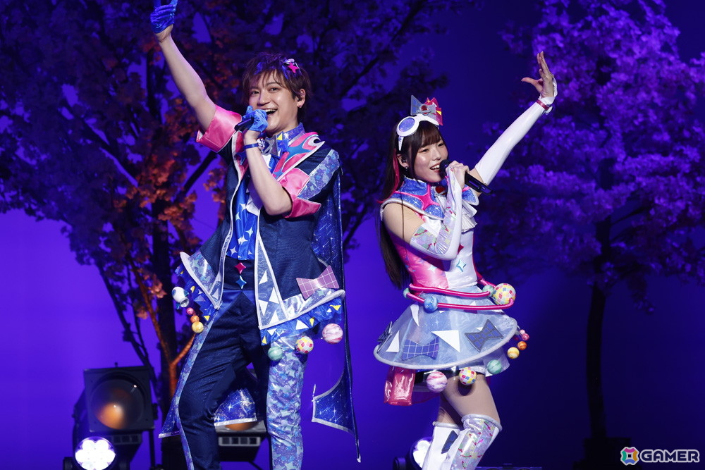 「映画ひみつのアイプリ まんかいバズリウムライブ！」スペシャルイベント Secret Stage ！昼公演オフィシャルレポートが公開！小川華果さん＆叶矢りかさんが初登場の画像