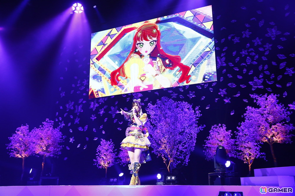 「映画ひみつのアイプリ まんかいバズリウムライブ！」スペシャルイベント Secret Stage ！昼公演オフィシャルレポートが公開！小川華果さん＆叶矢りかさんが初登場の画像
