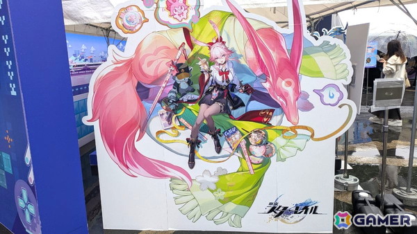 「崩壊：スターレイル」3周年記念「GAME NEVER ENDS」中池袋公園で参加型没入イベント開催中！ミニゲームで遊んで限定グッズをゲットの画像6