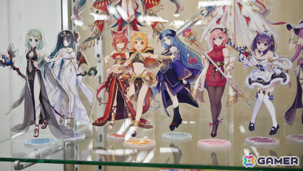 「プリコネR」8周年を記念したアニメイトオンリーショップの店内を紹介！蒼井翔太さん着用のカイザーインサイト衣装や「ツボゲームIII～復活のS～」美術品などの展示もの画像24