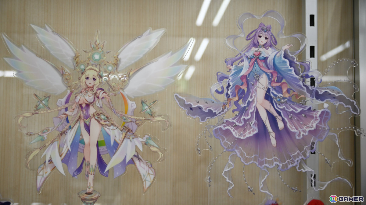 「プリコネR」8周年を記念したアニメイトオンリーショップの店内を紹介！蒼井翔太さん着用のカイザーインサイト衣装や「ツボゲームIII～復活のS～」美術品などの展示もの画像