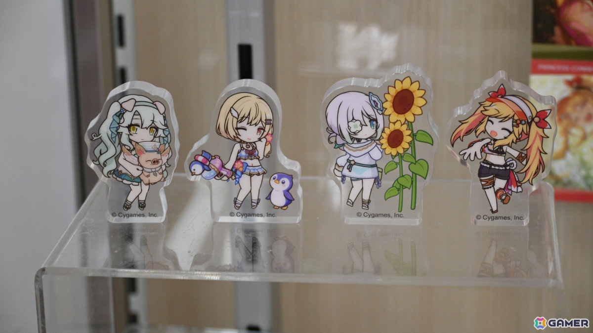 「プリコネR」8周年を記念したアニメイトオンリーショップの店内を紹介！蒼井翔太さん着用のカイザーインサイト衣装や「ツボゲームIII～復活のS～」美術品などの展示もの画像