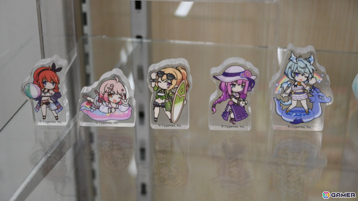 「プリコネR」8周年を記念したアニメイトオンリーショップの店内を紹介！蒼井翔太さん着用のカイザーインサイト衣装や「ツボゲームIII～復活のS～」美術品などの展示もの画像