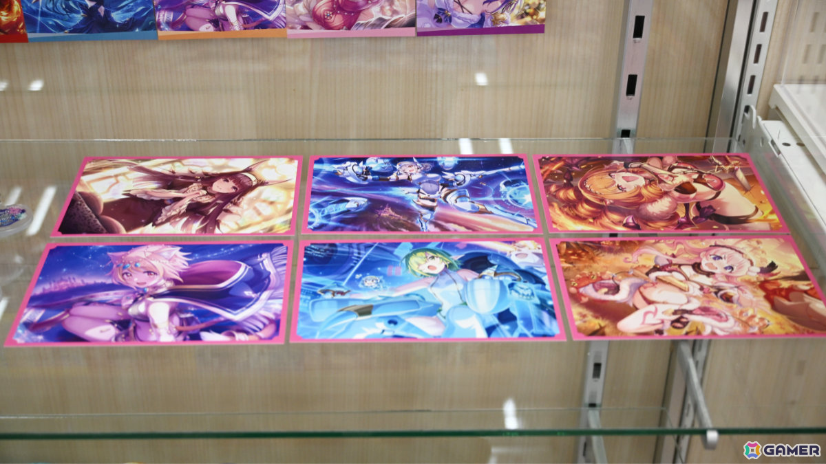 「プリコネR」8周年を記念したアニメイトオンリーショップの店内を紹介！蒼井翔太さん着用のカイザーインサイト衣装や「ツボゲームIII～復活のS～」美術品などの展示もの画像