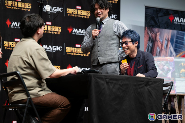 「マジック:ザ・ギャザリング | マーベル スーパー・ヒーローズ」発売PRイベントが開催!田村淳さんがマジックプロ・行弘賢さんといち早く対戦の画像