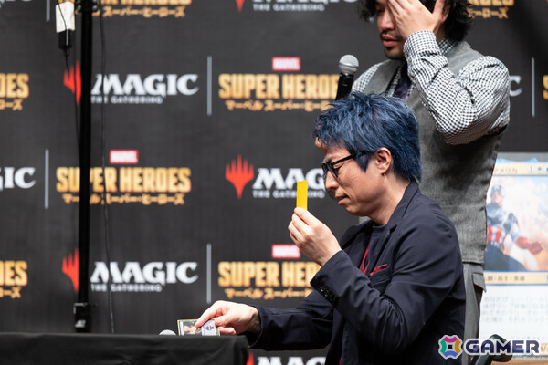 「マジック:ザ・ギャザリング | マーベル スーパー・ヒーローズ」発売PRイベントが開催!田村淳さんがマジックプロ・行弘賢さんといち早く対戦の画像