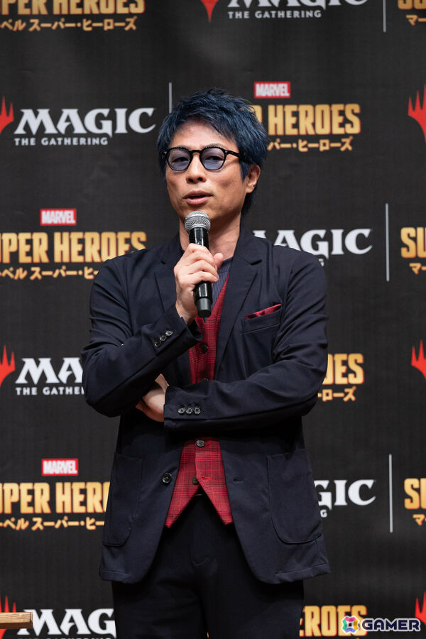 「マジック:ザ・ギャザリング | マーベル スーパー・ヒーローズ」発売PRイベントが開催!田村淳さんがマジックプロ・行弘賢さんといち早く対戦の画像