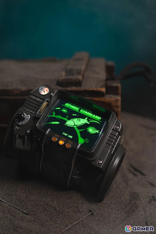 装着可能＆完全動作する「Fallout Pip-Boy 3000 レプリカ」が発売！ゲーム内ミニゲームや時計機能などを搭載の画像