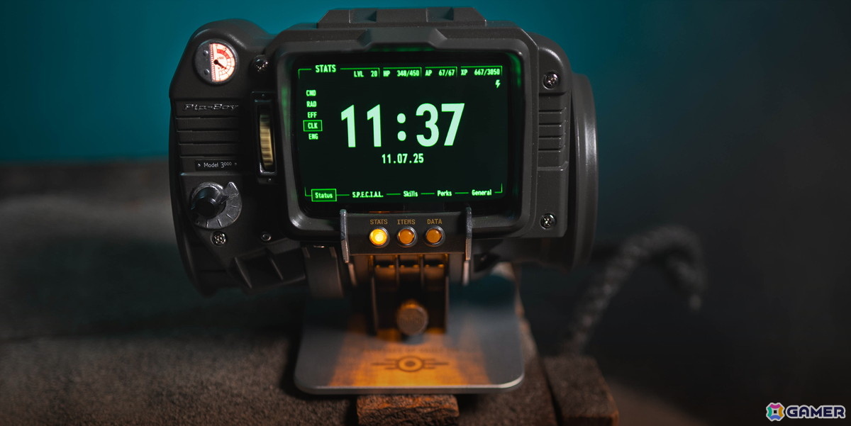 装着可能＆完全動作する「Fallout Pip-Boy 3000 レプリカ」が発売！ゲーム内ミニゲームや時計機能などを搭載の画像