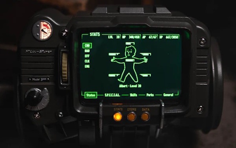 装着可能＆完全動作する「Fallout Pip-Boy 3000 レプリカ」が発売！ゲーム内ミニゲームや時計機能などを搭載