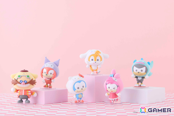 「SONIC ＆ FRIENDS」×「サンリオキャラクターズ」のコラボ商品「ふわふわフィギュア（Enjoy／Relax）」が登場！の画像1