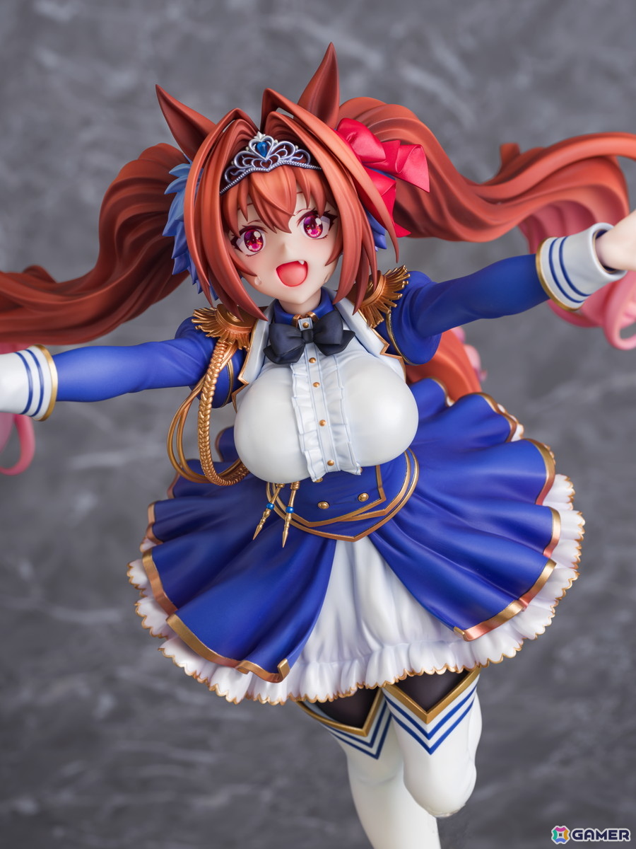 「ウマ娘」のサポートカード［緋色の君へ風が吹く］をモチーフにダイワスカーレットが1/7スケールでフィギュア化！オプションのジュエルシールで情景感がアップの画像