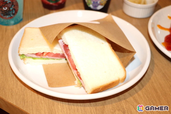 ハギーワギーのブルーパンケーキはインパクト抜群!「Poppy Playtime Chapter 5 コラボカフェ in E-DINER」内覧会フォトレポートの画像5