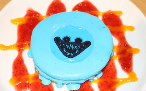ハギーワギーのブルーパンケーキはインパクト抜群！「Poppy Playtime Chapter 5 コラボカフェ in E-DINER」内覧会フォトレポート