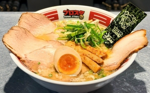 「ブロスタ」東京豚骨ラーメン「屯ちん」池袋本店とのコラボが7月10日より開催！オリジナルメニュー「ブロスタ 刀の王国ラーメン」や限定ノベルティが登場