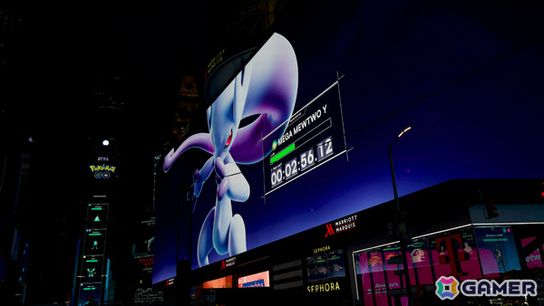 「Pokémon GO」10周年を祝うサプライズイベントがニューヨーク・タイムズスクエアで開催!1,000人以上のトレーナーがメガミュウツーYに挑むの画像