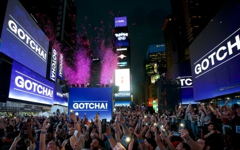 「Pokémon GO」10周年を祝うサプライズイベントがニューヨーク・タイムズスクエアで開催!1,000人以上のトレーナーがメガミュウツーYに挑む