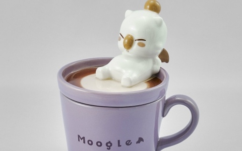 「ファイナルファンタジー」モーグリのラテアートフィギュアマグカップやフーディー姿のチョコボぬいぐるみなどが登場!